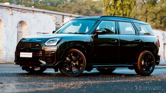 MINI Countryman Electric Left Front Three Quarter