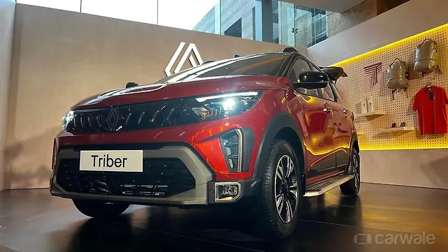 Renault Triber Left Front Three Quarter