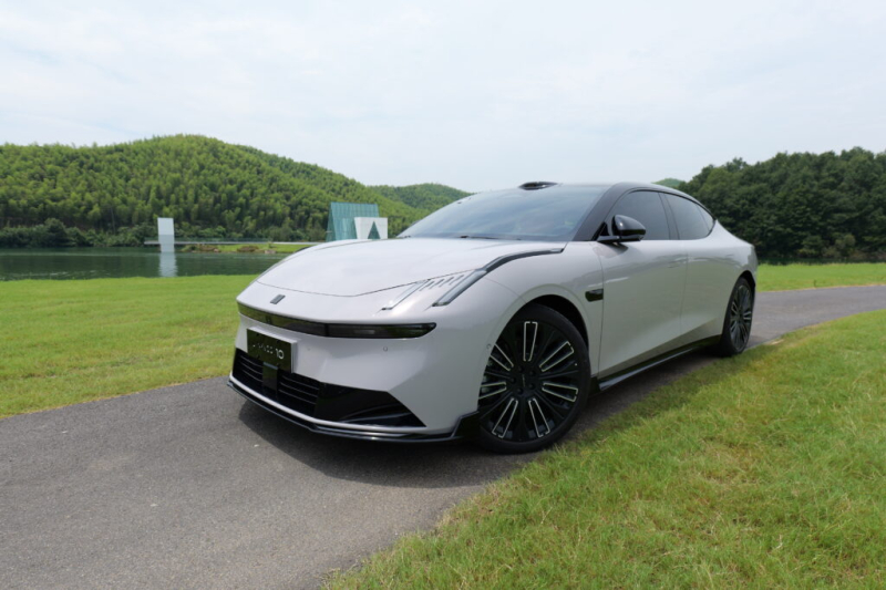 Lynk & Co 10 EM-P Pre-sales Begin In China