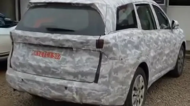 Mahindra XUV700 facelift Right Rear Three Quarter