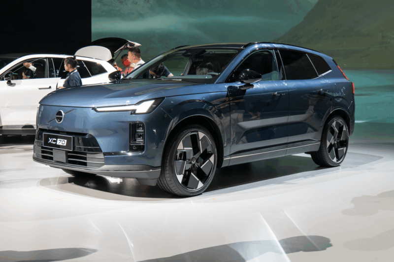 Volvo XC70 PHEV Debuts in China with Three Motors
