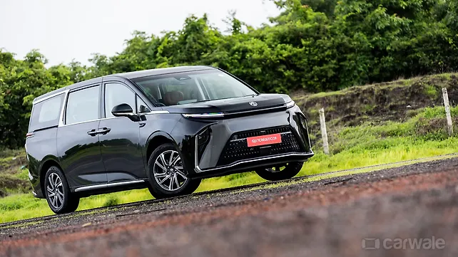 MG M9 EV Right Front Three Quarter