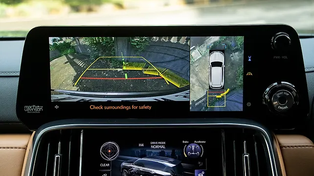 Lexus LX 360-Degree Camera Control