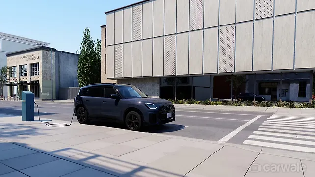 Mini Countryman Electric Right Front Three Quarter