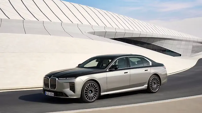 New BMW 7 Series Breaks Cover! All About Tech, Style, and Screens