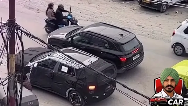 Hyundai Creta Facelift Spied beside Current-gen Iteration